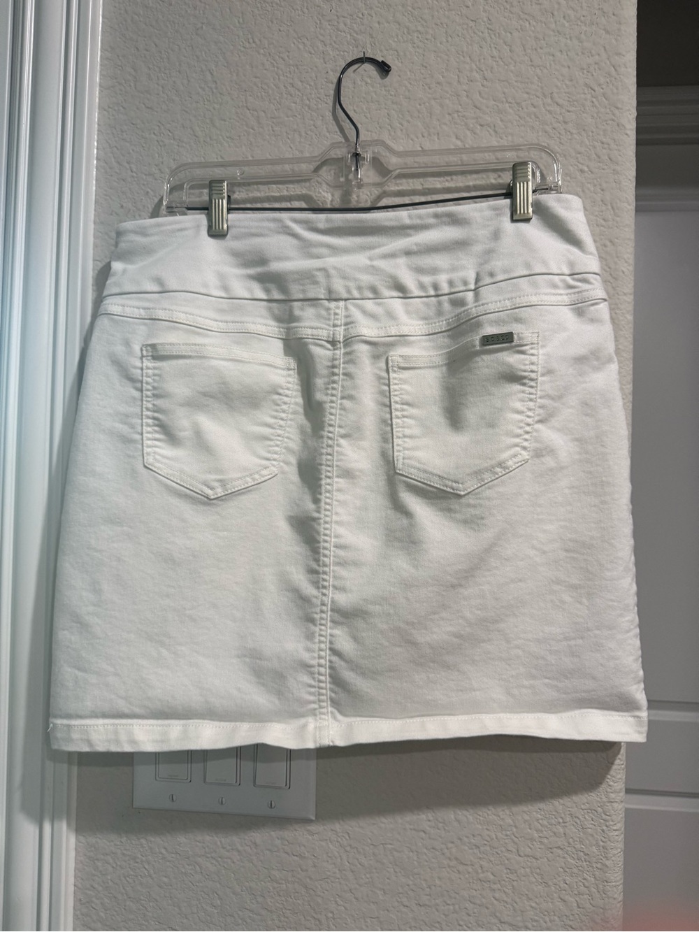 White Mini Skirt - Classic Pull-On Style - size L - Picture 6 of 11